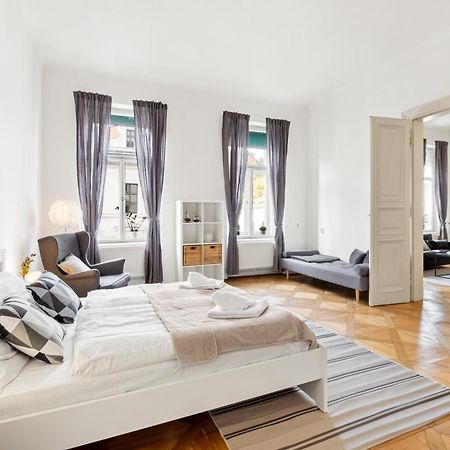 Prague Hotel Apartments Екстер'єр фото